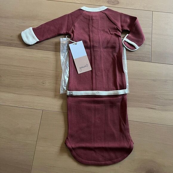 NWT Goumi Kids Cocoa Cream Thermal Baby Gown SZ 3-6 mo Red Bamboo Sleeper - Picture 2 of 3